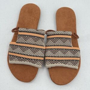 Unbranded nwot soft cloth flats sandals